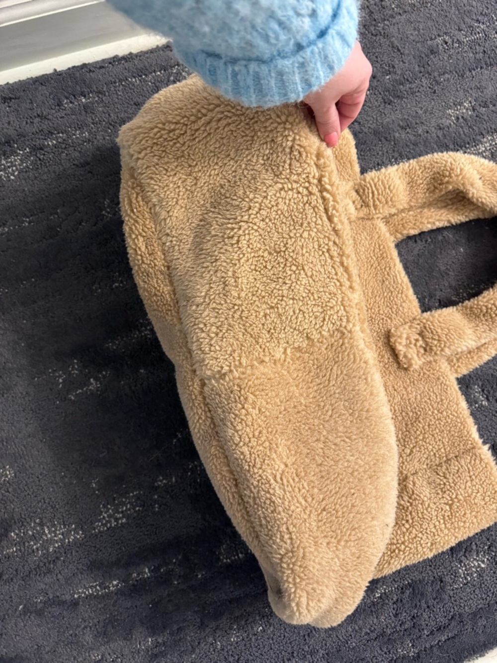 Alo Sherpa Tote Bag in Camel - Picture 3 of 5